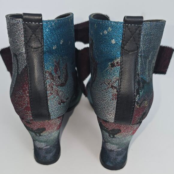 John Fluevog Stunner Tapestry Ankle Boots Ribbon Lace Up Size 6 w/ Box & Socks - Picture 15 of 16